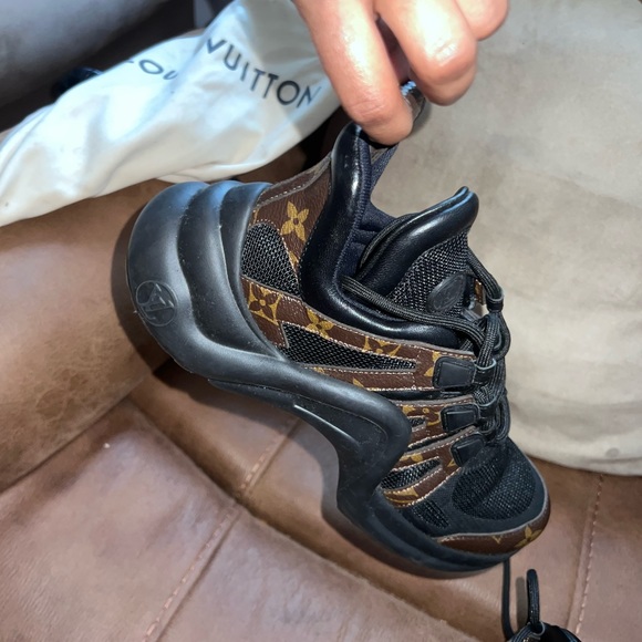 Louis Vuitton Sneakers - Picture 7 of 7